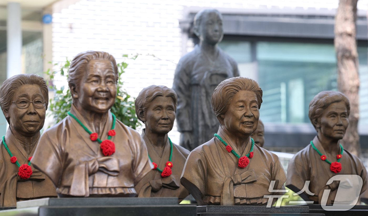 (경기광주=뉴스1) 김영운 기자 = 이재명 대통령이 방일을 앞두고 일본 요미우리신문과 인터뷰에서 위안부 합의와 강제 징용 배상 문제에 대해 "합의를 뒤집는 건 바람직하지 않다"며 …