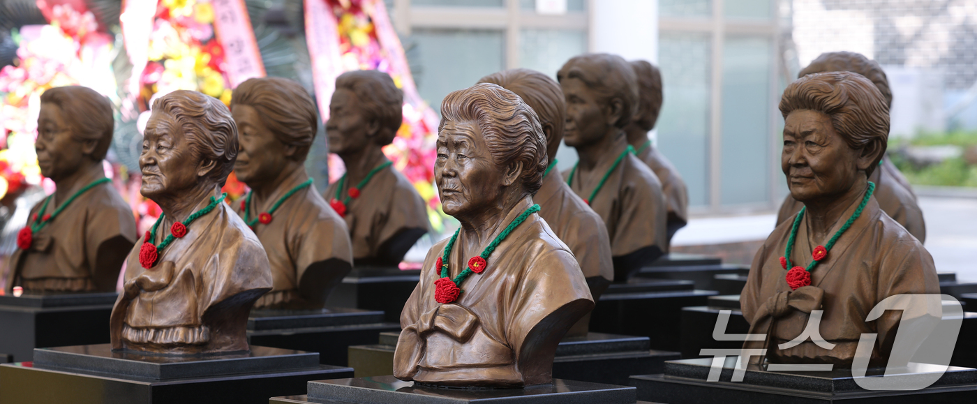 (경기광주=뉴스1) 김영운 기자 = 이재명 대통령이 방일을 앞두고 일본 요미우리신문과 인터뷰에서 위안부 합의와 강제 징용 배상 문제에 대해 "합의를 뒤집는 건 바람직하지 않다"며 …