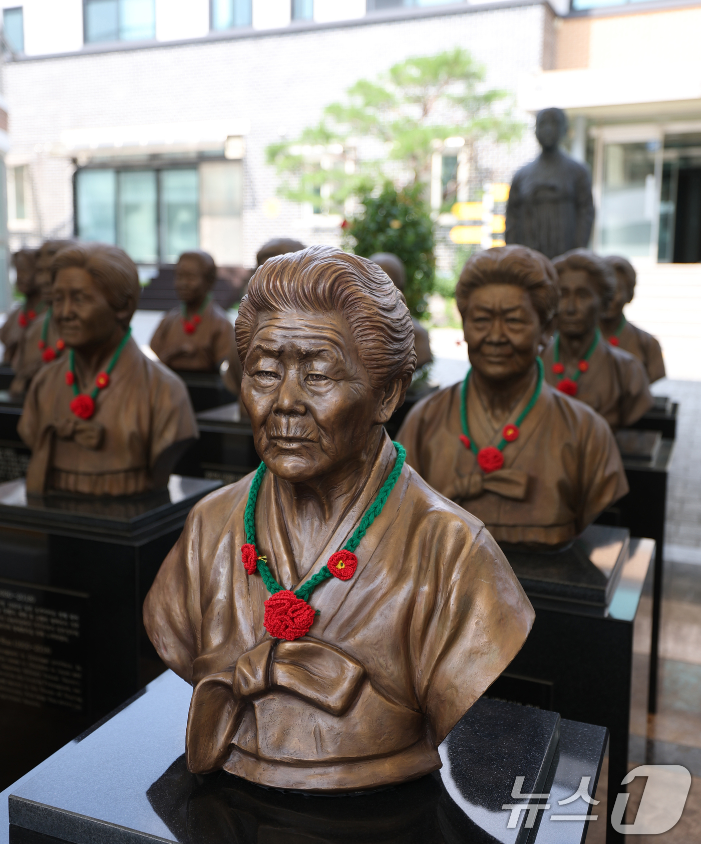 (경기광주=뉴스1) 김영운 기자 = 이재명 대통령이 방일을 앞두고 일본 요미우리신문과 인터뷰에서 위안부 합의와 강제 징용 배상 문제에 대해 "합의를 뒤집는 건 바람직하지 않다"며 …