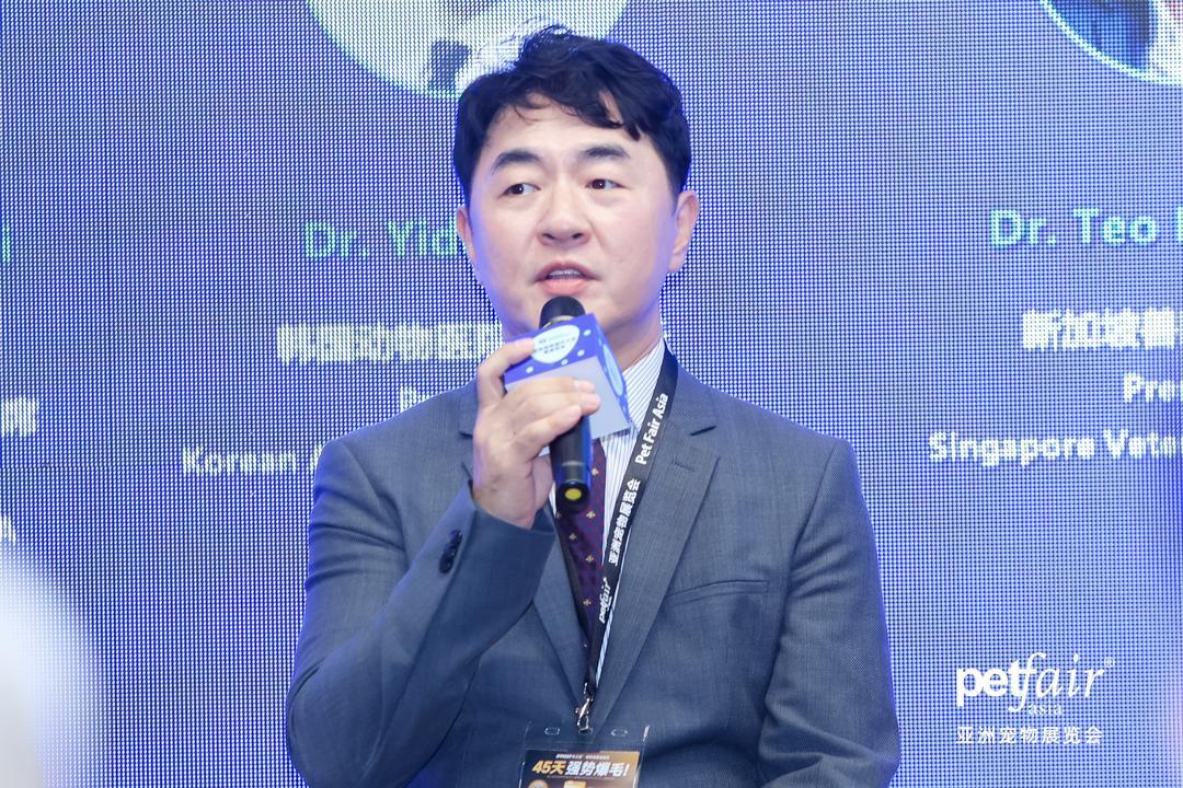 본문 이미지 - 최이돈 한국동물병원협회 회장이 20일 중국 상하이에서 열린 펫페어아시아에서 발언을 하고 있다&#40;펫페어 아시아 제공&#41;. ⓒ 뉴스1