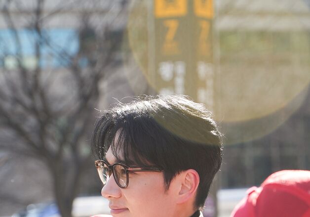 엄태구, 빅이슈 1일 판매원 변신…한파 이어 폭염에도 자원