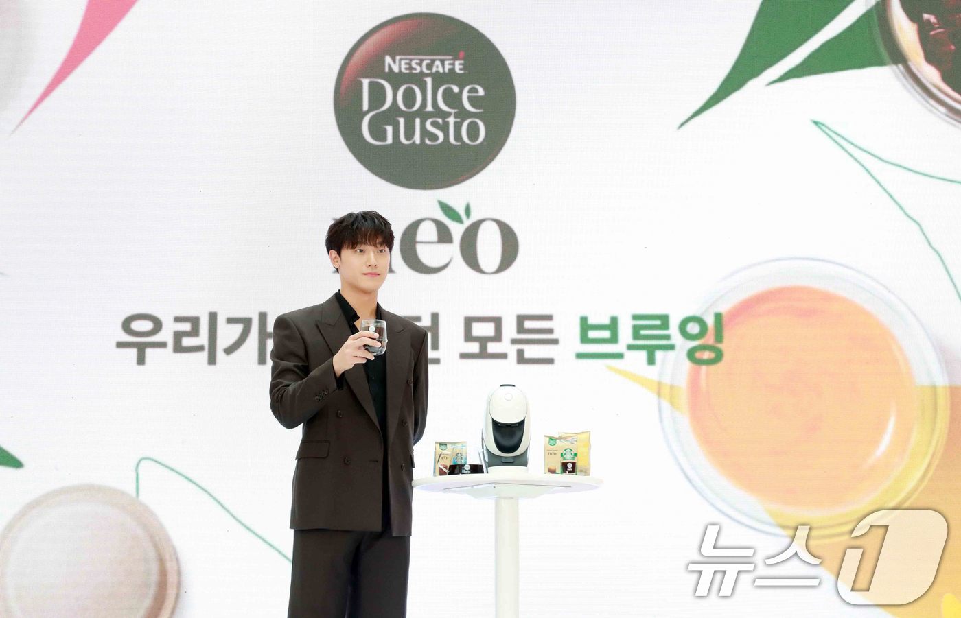 (서울=뉴스1) = 배우 이도현이 21일 서울 영등포 타임스퀘어에서 열린 ‘네스카페 돌체구스토 네오’ 신제품 출시 기념 행사에 참석해 포토타임을 갖고 있다. (네슬레코리아 제공. …
