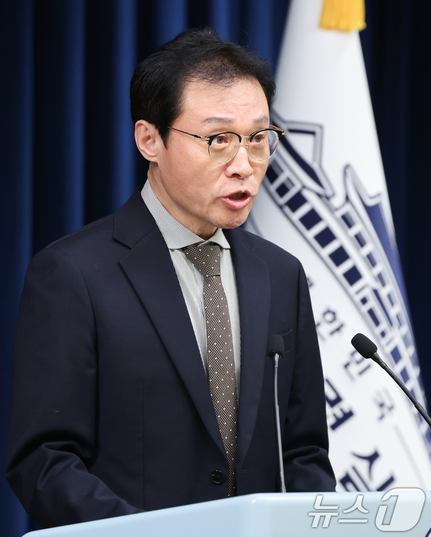 (서울=뉴스1) 허경 기자 = 이규연 홍보소통수석이 21일 서울 용산 대통령실 청사에서 대통령 주재 수석보좌관 회의 관련 브리핑을 하고 있다. 2025.8.21/뉴스1