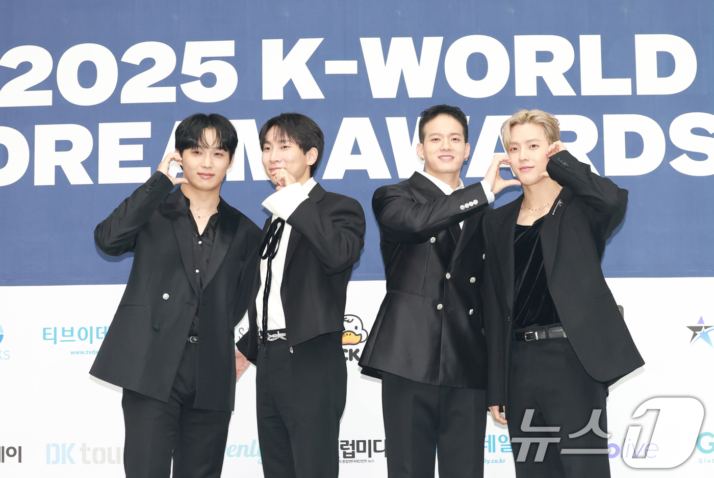 (서울=뉴스1) 권현진 기자 = 비투비가 21일 오후 서울 송파구 잠실 실내체육관에서 열린 '2025 케이 월드 드림 어워즈( K-WORLD DREAM AWARDS 2025)' 블 …