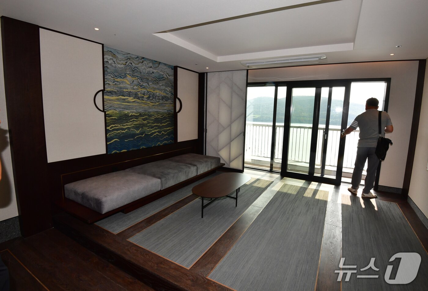 본문 이미지 - 소노캄 경주 170㎡여 규모의 로얄급 숙소  내부. 2025.8.21/뉴스1 최창호 기자