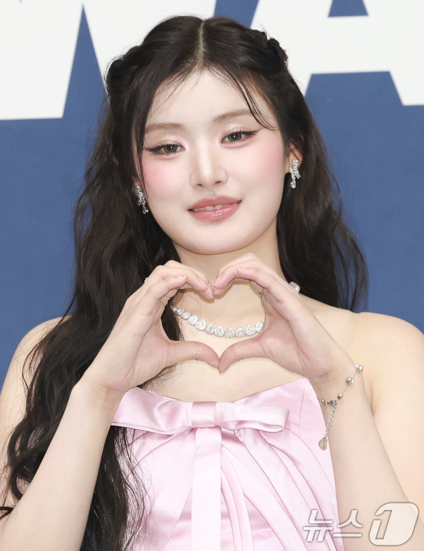 (서울=뉴스1) 권현진 기자 = 피프티피프티 아테나가 21일 오후 서울 송파구 잠실 실내체육관에서 열린 '2025 케이 월드 드림 어워즈( K-WORLD DREAM AWARDS 2 …