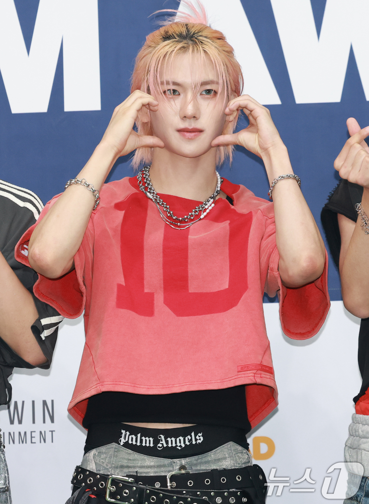 (서울=뉴스1) 권현진 기자 = 뉴비트 홍민성이 21일 오후 서울 송파구 잠실 실내체육관에서 열린 '2025 케이 월드 드림 어워즈( K-WORLD DREAM AWARDS 2025 …