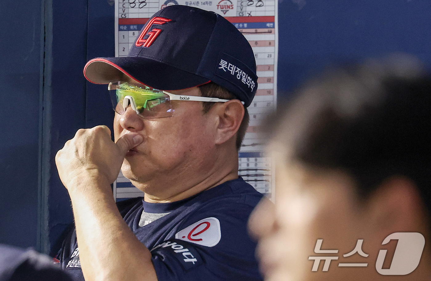 (서울=뉴스1) 김성진 기자 = 21일 서울 송파구 잠실야구장에서 열린 프로야구 '2025 신한 SOL 뱅크 KBO리그' 롯데 자이언츠와 LG 트윈스의 경기, 롯데 김태형 감독이 …