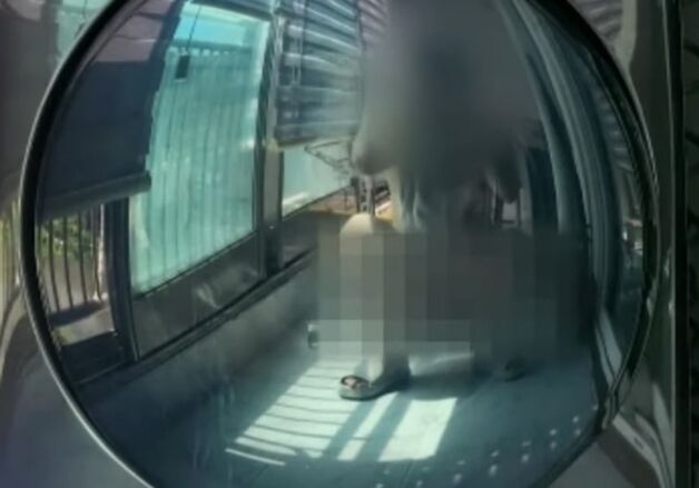 "세탁기 중고거래 올립니다"…나체로 어깨에 수건만 걸친 사진 올린 남성