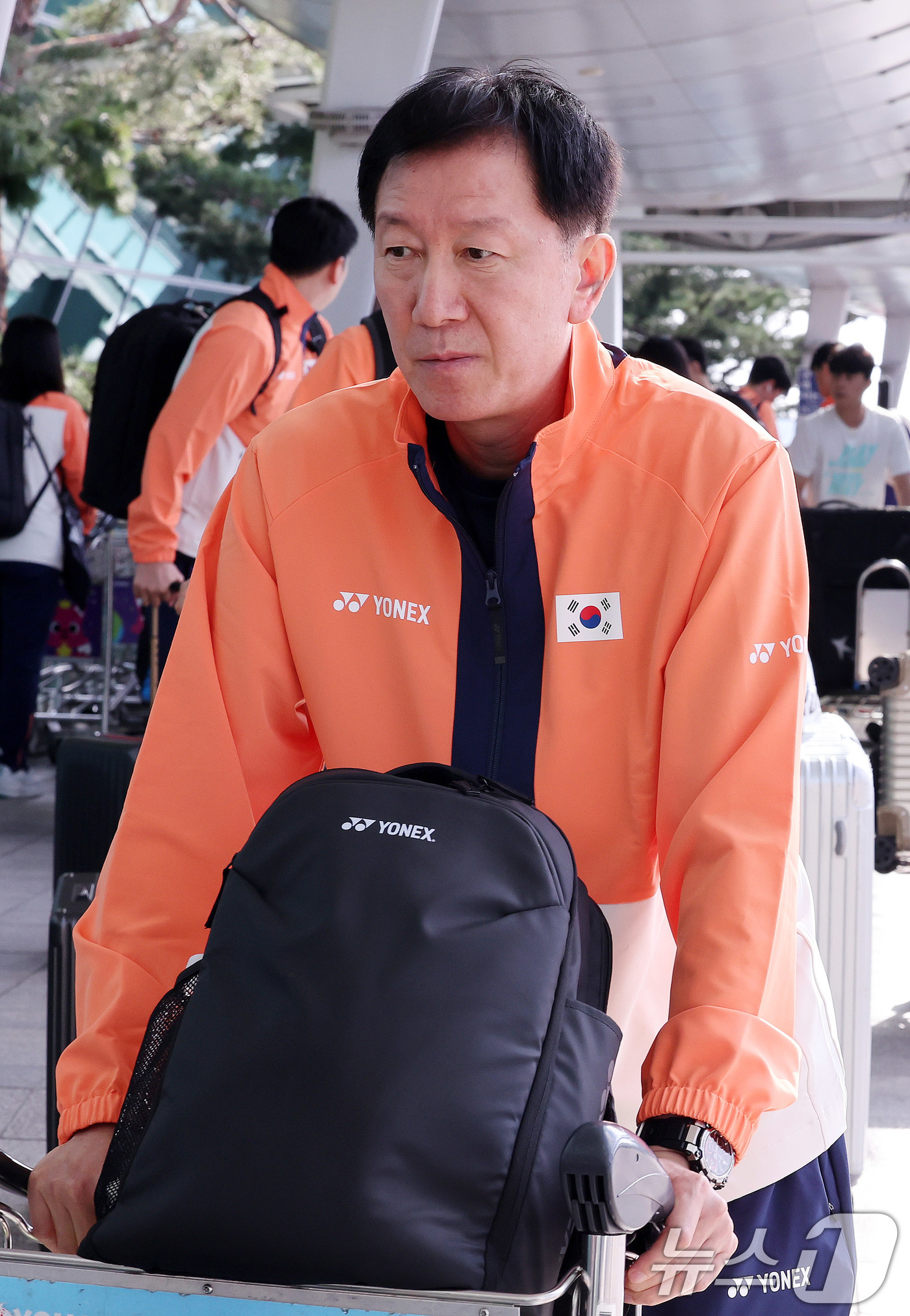 (인천공항=뉴스1) 박지혜 기자 = 박주봉 배드민턴 대표팀 감독이 22일 인천국제공항 1터미널을 통해 2025 세계선수권대회가 열리는 프랑스 파리로 출국하고 있다.대회는 오는 25 …