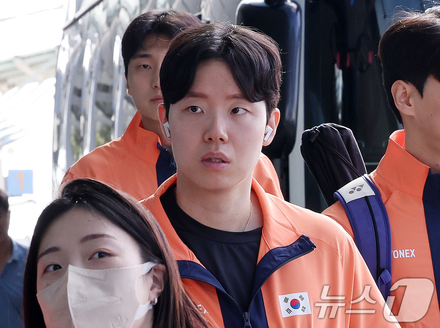 (인천공항=뉴스1) 박지혜 기자 = 배드민턴 국가대표 서승재가 22일 인천국제공항 1터미널을 통해 2025 세계선수권대회가 열리는 프랑스 파리로 출국하고 있다.대회는 오는 25일부 …