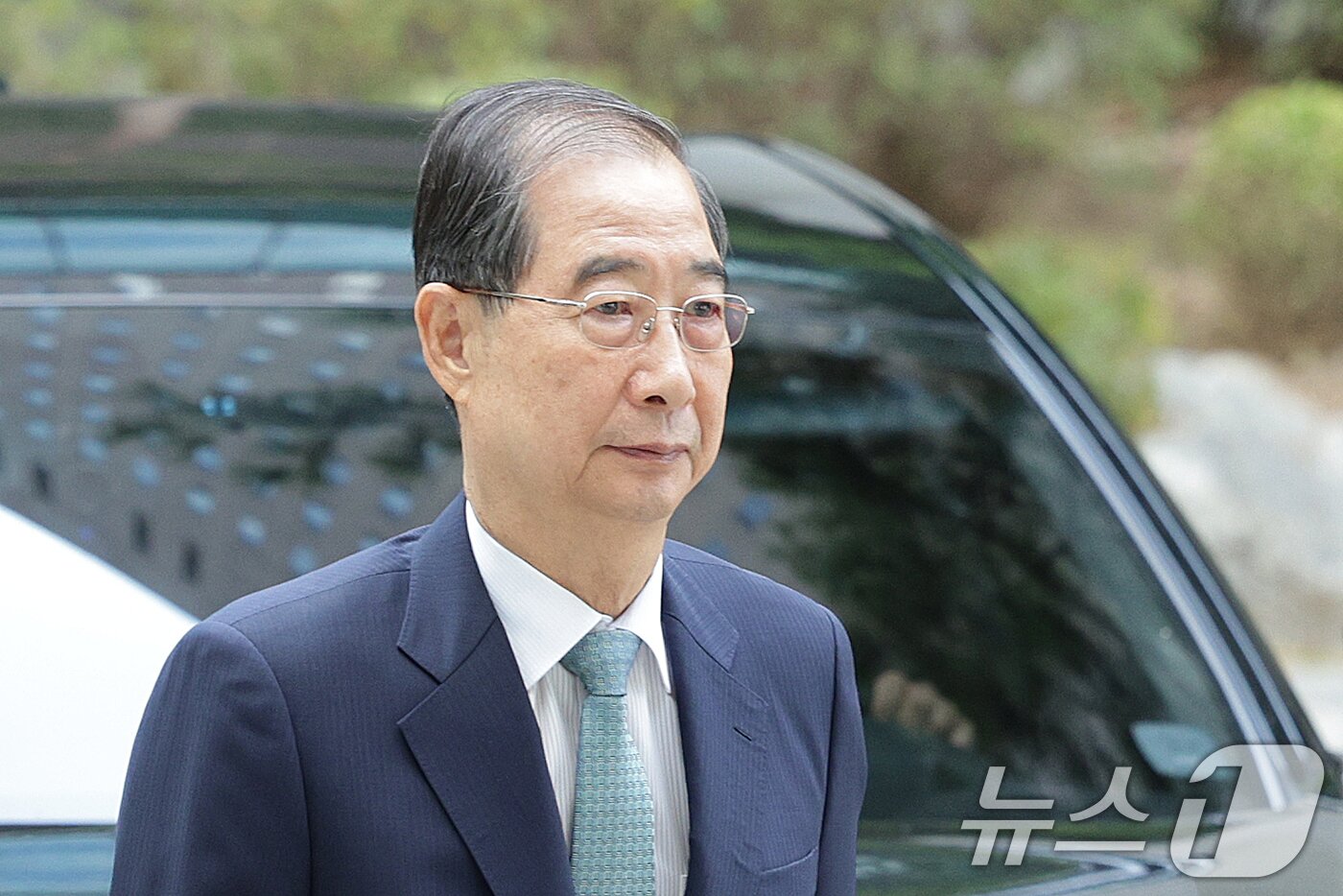 본문 이미지 - 한덕수 전 국무총리가 22일 오전 12·3 비상계엄 사태에 가담·방조한 혐의로 피의자 조사를 받기 위해 서울 서초구 서울고등검찰청에 마련된 내란특별검사팀 사무실에 출석하고 있다. 2025.8.22/뉴스1 ⓒ News1 신웅수 기자