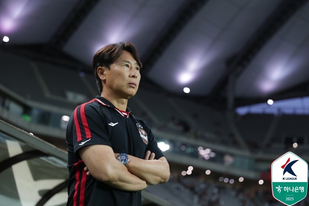 본문 이미지 - FC서울을 이끄는 김기동 감독&#40;한국프로축구연맹 제공울ㅡ 