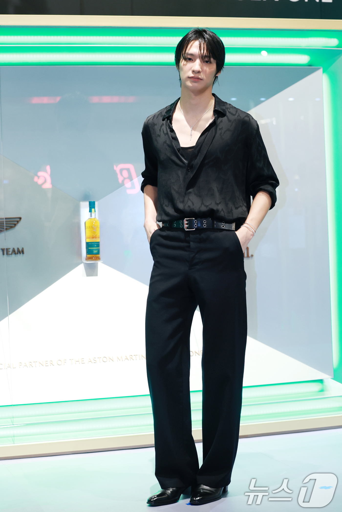 (서울=뉴스1) 권현진 기자 = 모델 채종석이 22일 서울 영등포구 현대백화점 더현대 서울에서 열린 한 위스키 팝업스토어 포토콜 행사에 참석해 포즈를 취하고 있다. 2025.8.2 …