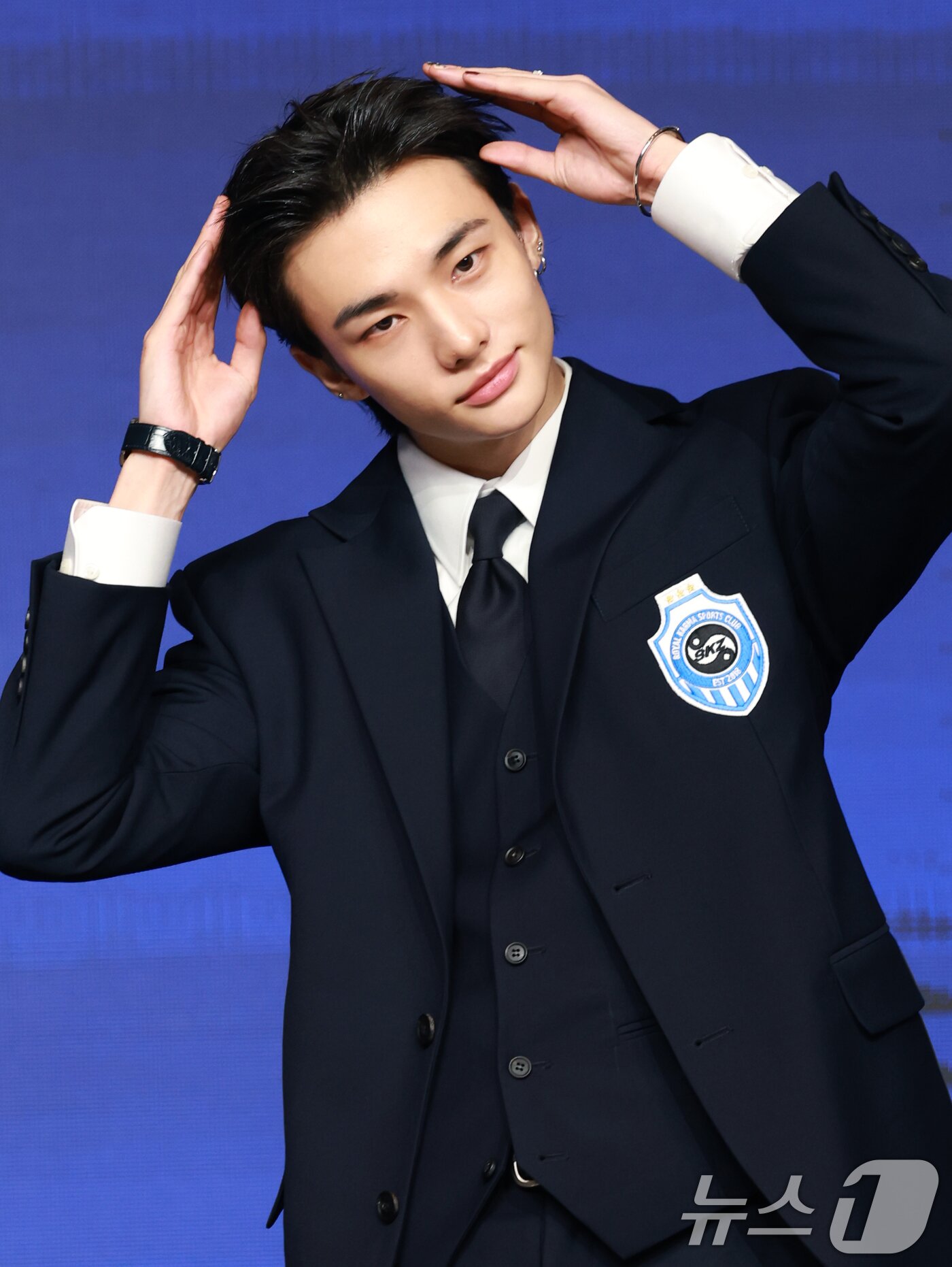 본문 이미지 - 스트레이 키즈&#40;Stray Kids&#41; 현진이 22일 오전 서울 영등포구 콘래드호텔에서 열린 네 번째 정규 앨범 ‘KARMA’ 기자간담회에 참석해 포즈를 취하고 있다. 2025.8.22/뉴스1 ⓒ News1 권현진 기자