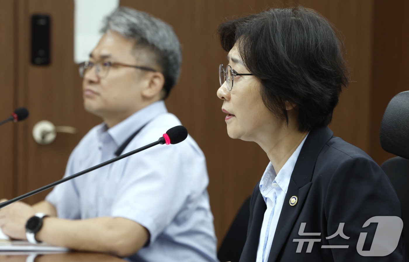 (서울=뉴스1) = 이스란 보건복지부 제1차관이 22일 개최된 ‘의료·요양·돌봄 통합지원 시범사업’ 확대와 2026년 3월 본사업 전국 시행 준비를 위해 영상간담회에서 발언하고 있 …