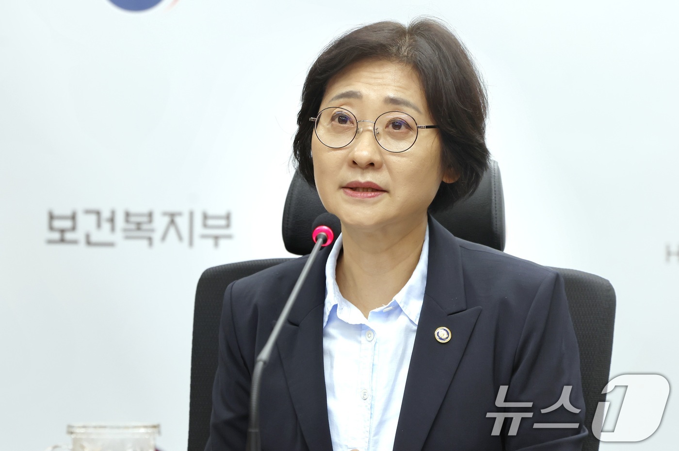 (서울=뉴스1) = 이스란 보건복지부 제1차관이 22일 개최된 ‘의료·요양·돌봄 통합지원 시범사업’ 확대와 2026년 3월 본사업 전국 시행 준비를 위해 영상간담회에서 발언하고 있 …
