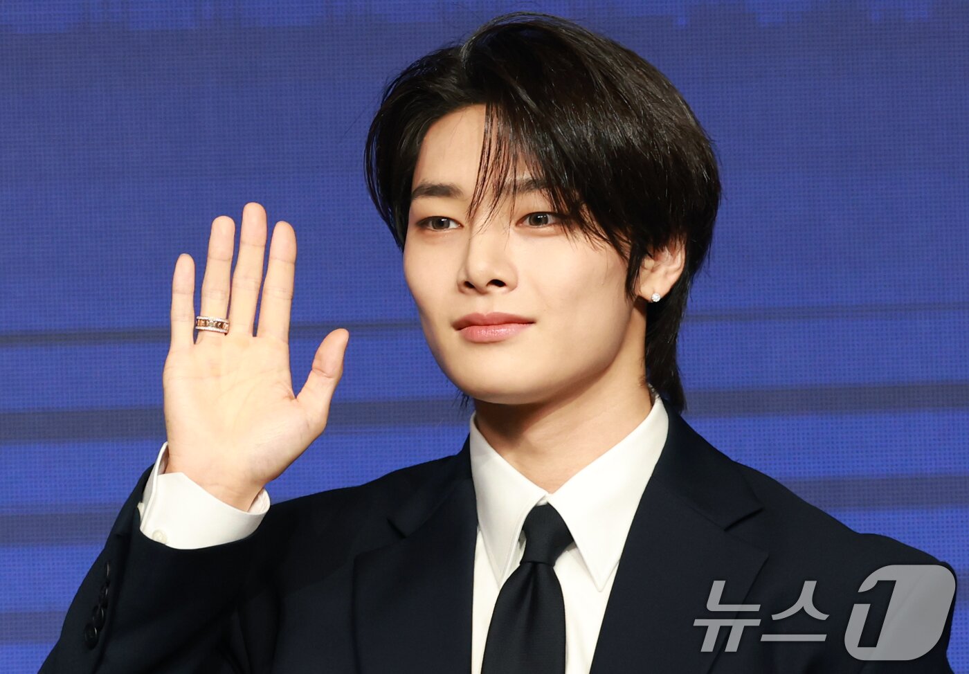 본문 이미지 - 스트레이 키즈&#40;Stray Kids&#41; 아이엔이 22일 오전 서울 영등포구 콘래드호텔에서 열린 네 번째 정규 앨범 ‘KARMA’ 기자간담회에 참석해 포즈를 취하고 있다. 2025.8.22/뉴스1 ⓒ News1 권현진 기자