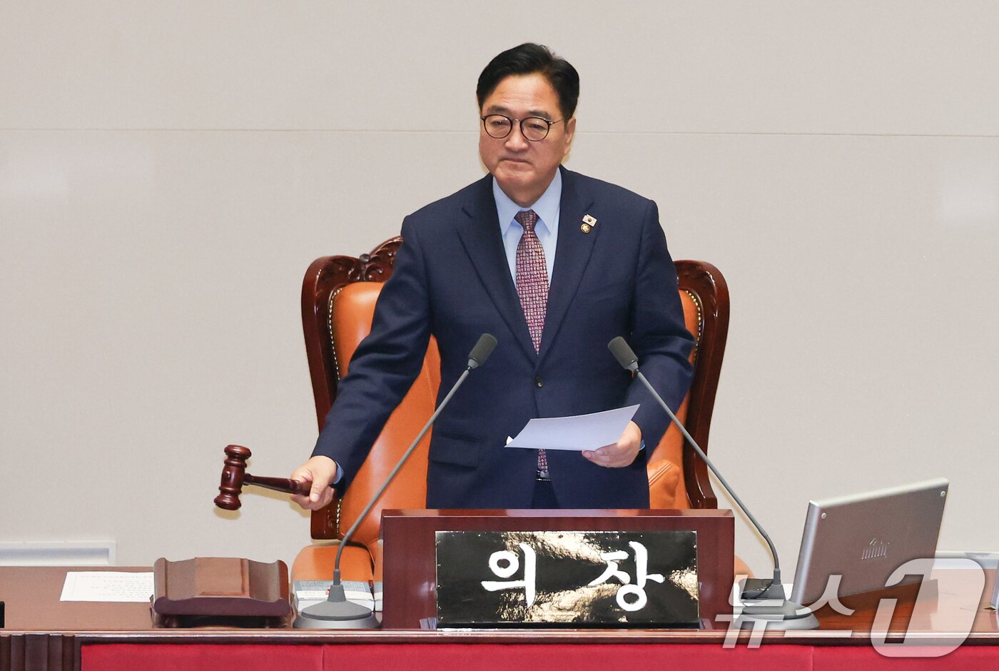 본문 이미지 - 우원식 국회의장이 22일 오전 서울 여의도 국회 본회의장에서 한국교육방송공사법&#40;EBS법&#41; 개정안에 대한 무제한토론 종결동의의 건 통과를 알리고 있다. 2025.8.22/뉴스1 ⓒ News1 안은나 기자
