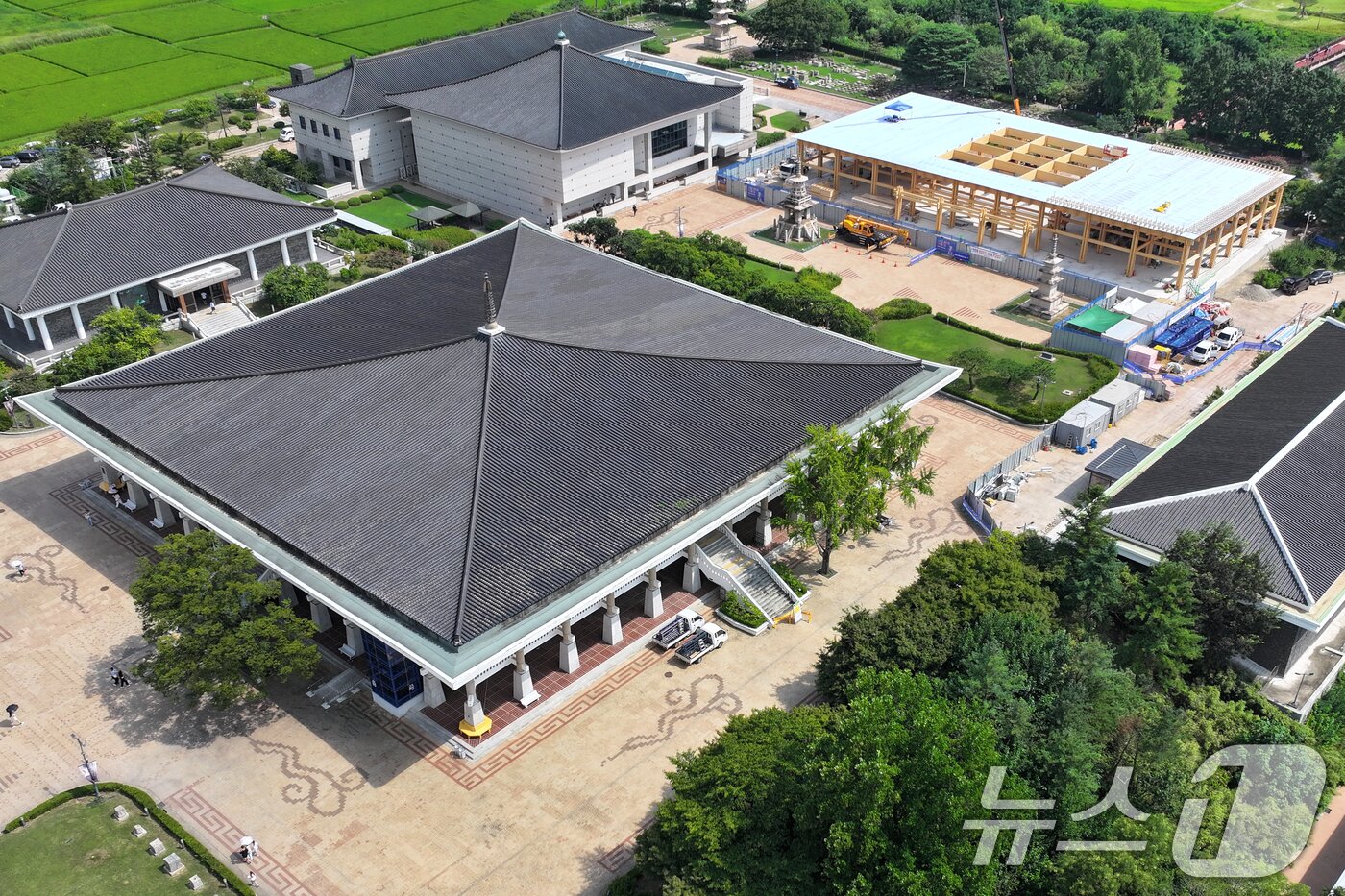 본문 이미지 - 국립경주박물관에서 'APEC 2025 정상회의' 만찬장 공사가 한창이다.2025.8.22/뉴스1 ⓒ News1 최창호 기자