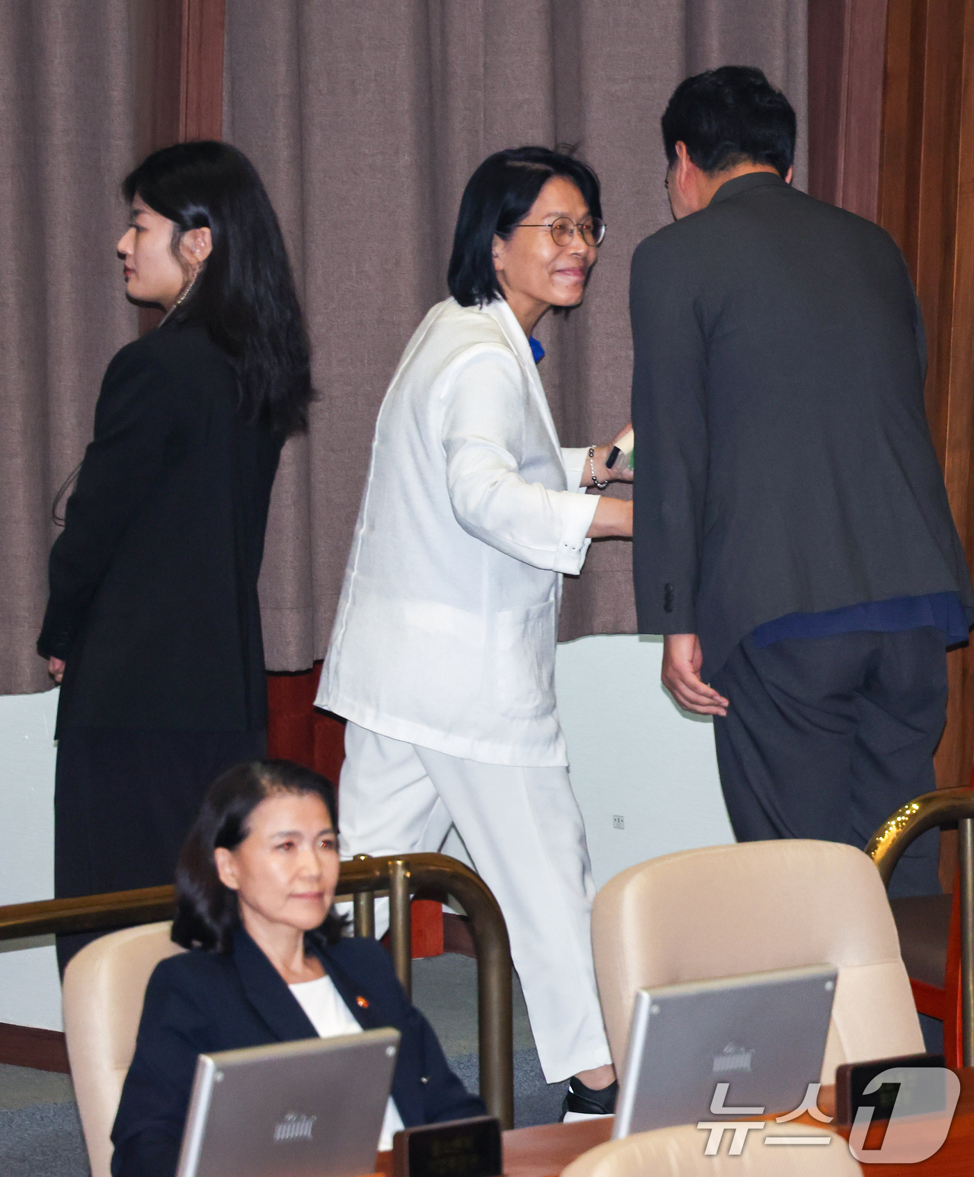 (서울=뉴스1) 안은나 기자 = 최민희 국회 과학기술정보방송통신위원장이 22일 서울 여의도 국회 본회의장에서 한국교육방송공사법(EBS법) 개정안에 대한 무제한토론 종결동의의 건 무 …