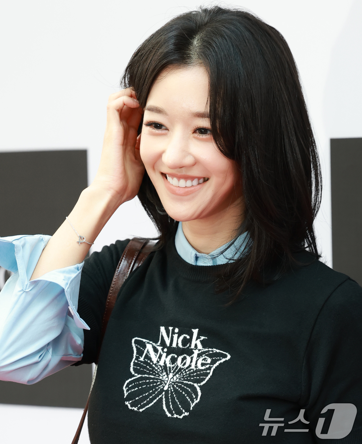 (서울=뉴스1) 권현진 기자 = 배우 서예지가 22일 오후 서울 중구 명동 닉앤니콜 플래그십 스토어에서 열린 패션 브랜드 ‘닉앤니콜’ 론칭 10주년 기념행사에 참석해 포즈를 취하고 …
