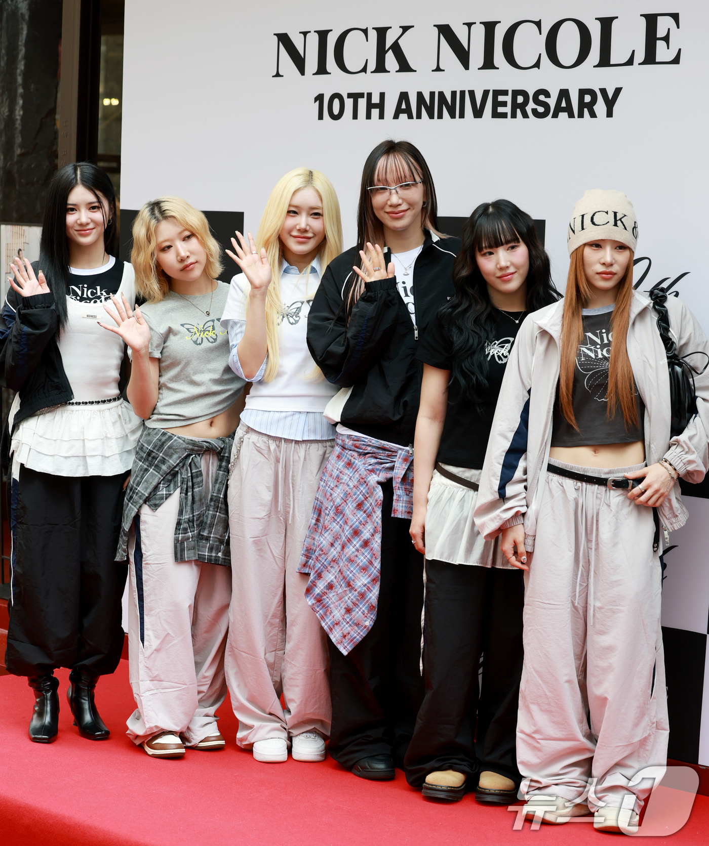 (서울=뉴스1) 권현진 기자 = 댄스 크루 베베(BEBE)가 22일 오후 서울 중구 명동 닉앤니콜 플래그십 스토어에서 열린 패션 브랜드 ‘닉앤니콜’ 론칭 10주년 기념행사에 참석해 …