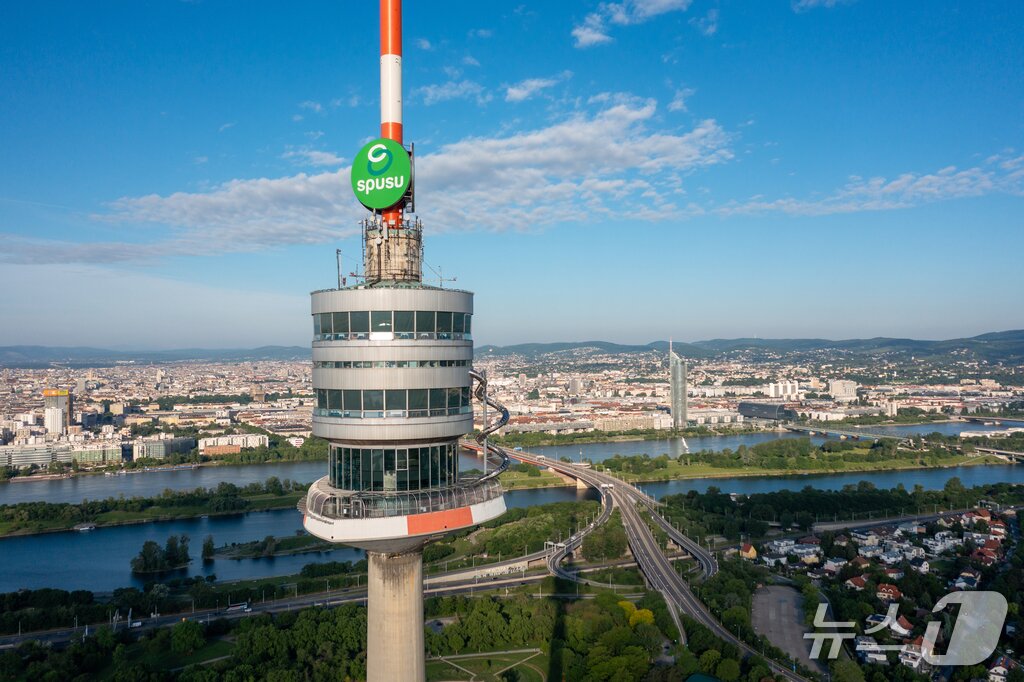 본문 이미지 - 도나우타워는 빈에서 가장 높은 전망 명소이다.(도나우타워 제공)
