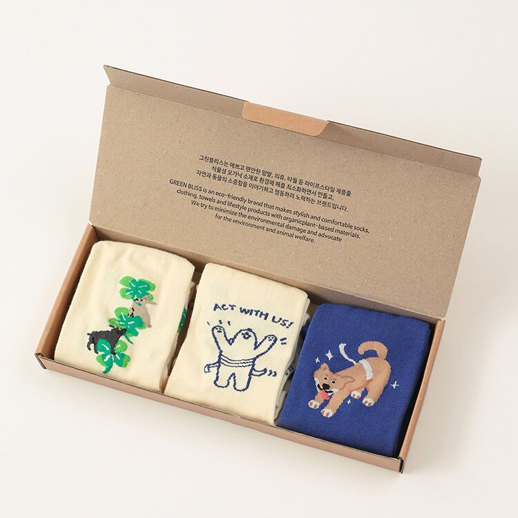 본문 이미지 - 산불 현장에서 위액트가 구조해 로얄동물메디컬센터에서 치료 받은 동물들을 일러스트로 담은 오가닉 양말&#40;그린블리스 제공&#41; ⓒ 뉴스1