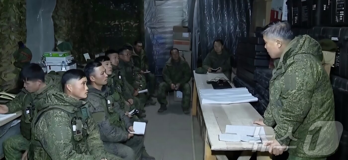 본문 이미지 - 조선중앙TV는 22일 특집보도를 통해 러시아에 파병된 군인들의 활동 모습을 공개했다.(조선중앙TV 갈무리)  