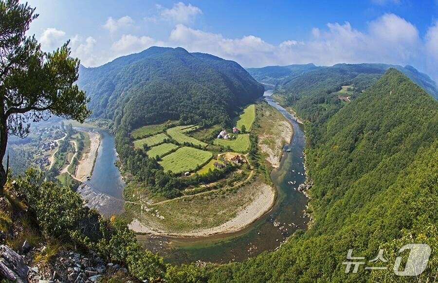 본문 이미지 - 맹개마을 전경(밀과 노닐다 제공. 재판매 및 DB 금지)2025.8.22/뉴스1