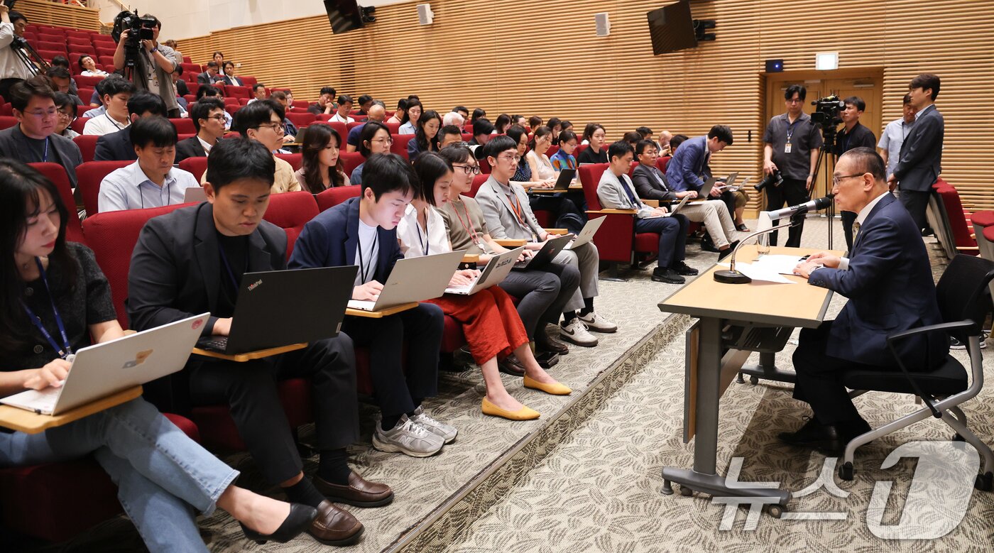 본문 이미지 - 위성락 국가안보실장이 22일 서울 용산구 대통령실 청사에서 열린 기자간담회에서 발언하고 있다. 2025.8.22/뉴스1 ⓒ News1 허경 기자