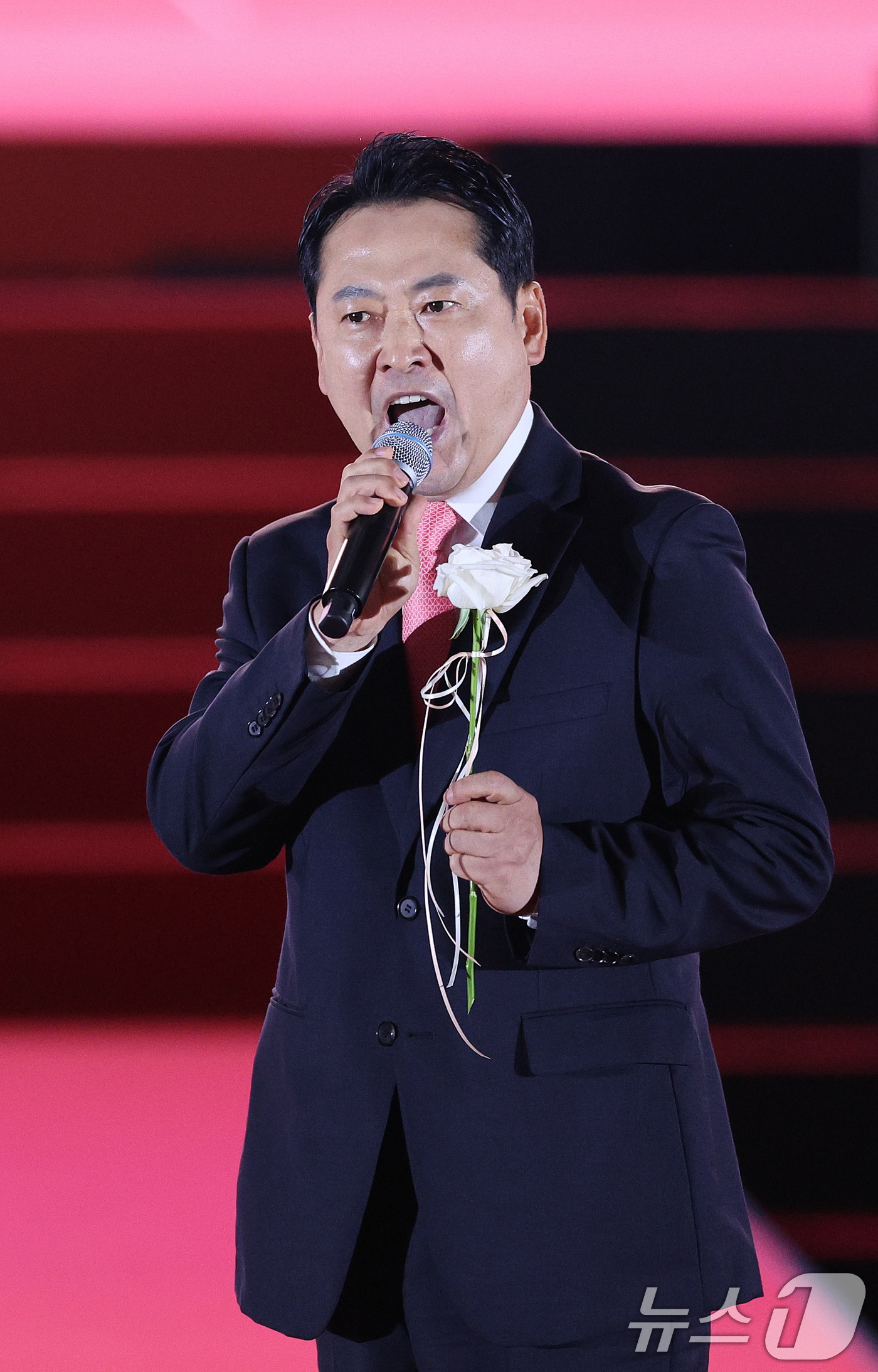 (청주=뉴스1) 신웅수 기자 = 장동혁 국민의힘 당대표 후보가 22일 오후 충북 청주시 오스코에서 열린 국민의힘 제6차 전당대회에서 비전 발표를 하고 있다. 2025.8.22/뉴스 …