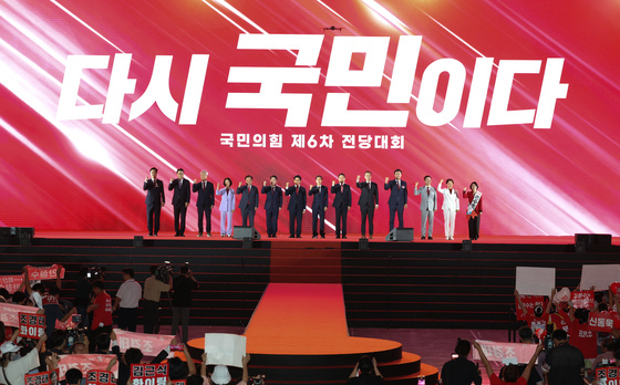"배신자" 난무 속 욕설·야유 쏟아진 전대…'정청래 화환' 뒷말, 왜