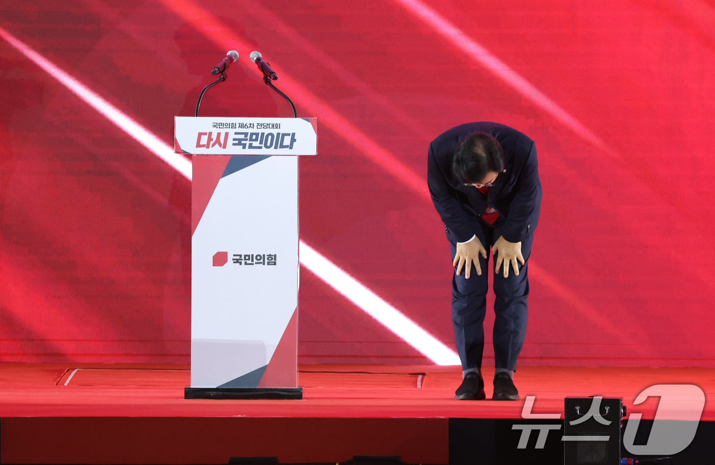 (청주=뉴스1) 신웅수 기자 = 송언석 국민의힘 비상대책위원장 겸 원내대표가 22일 충북 청주시 청주오스코에서 열린 국민의힘 제6차 전당대회에서 인사말을 하고 있다. (공동취재) …