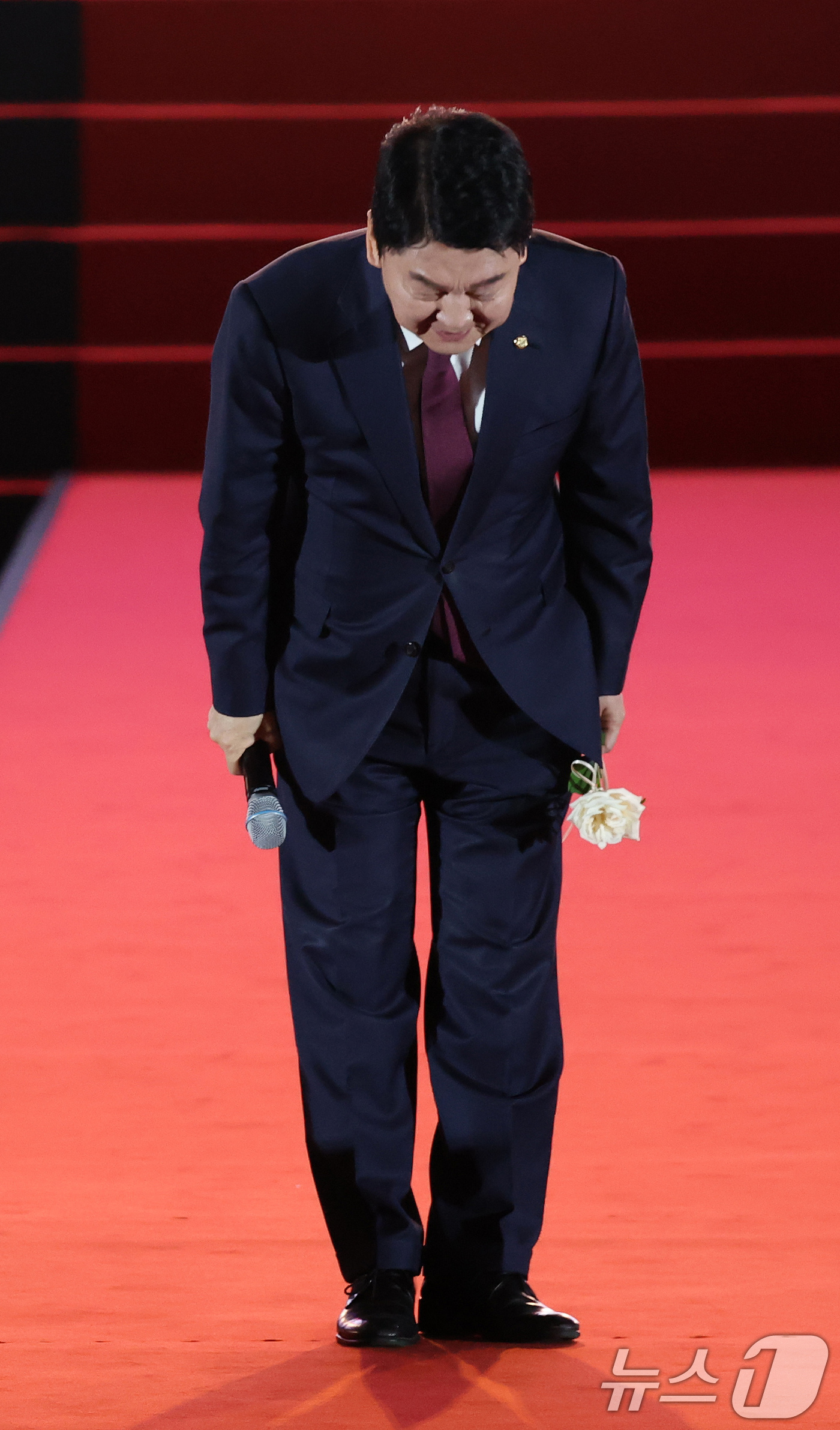 (청주=뉴스1) 신웅수 기자 = 국민의힘 당대표에 출마한 안철수 후보가 22일 충북 청주시 청주오스코에서 열린 국민의힘 제6차 전당대회에서 후보 연설을 하고 있다. (공동취재) 2 …