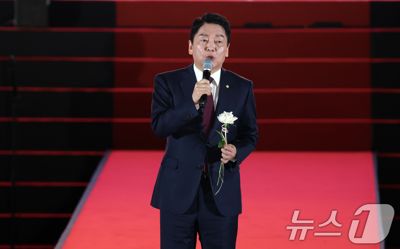 (청주=뉴스1) 신웅수 기자 = 국민의힘 당대표에 출마한 안철수 후보가 22일 충북 청주시 청주오스코에서 열린 국민의힘 제6차 전당대회에서 후보 연설을 하고 있다. (공동취재) 2 …