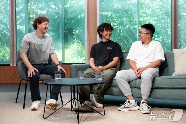 저커버그, 애플 시리 핵심인재 또 영입…'애플→메타 6명째'