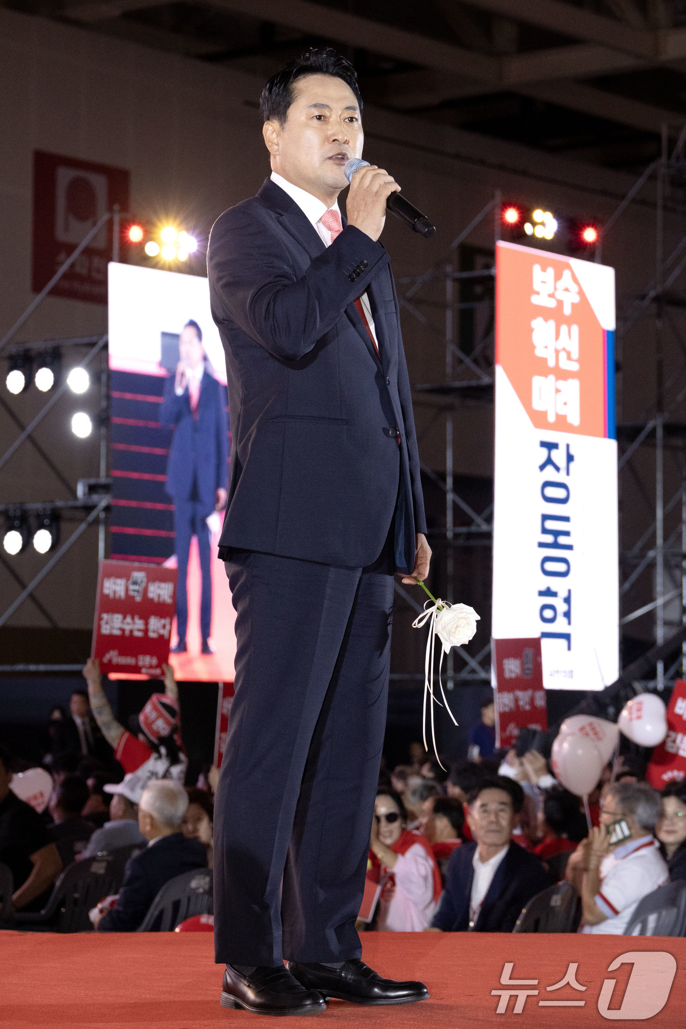 (청주=뉴스1) 신웅수 기자 = 장동혁 국민의힘 당대표 후보가 22일 오후 충북 청주시 오스코에서 열린 제6차 전당대회에서 비전발표를 하고 있다. (공동취재) 2025.8.22/뉴 …