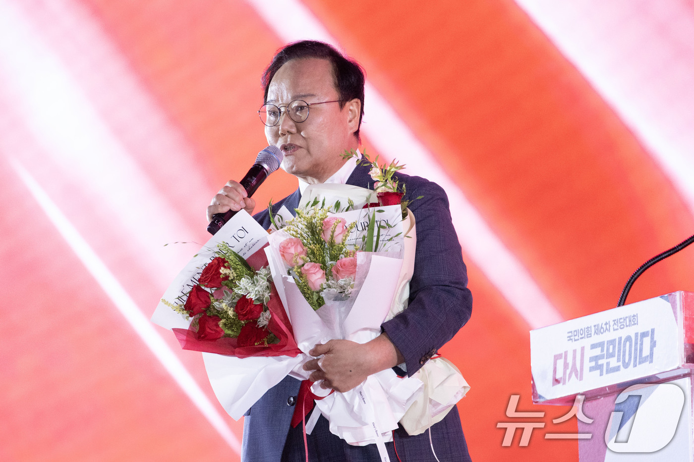 (청주=뉴스1) 신웅수 기자 = 김재원 국민의힘 신임 최고위원이 22일 오후 충북 청주시 오스코에서 열린 제6차 전당대회에서 수락 연설을 하고 있다. (공동취재) 2025.8.22 …