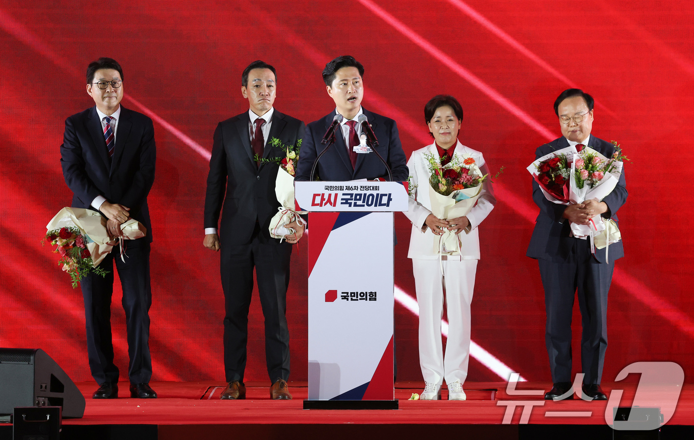 (청주=뉴스1) 신웅수 기자 = 우재준 국민의힘 청년최고위원이 22일 충북 청주시 청주오스코에서 열린 국민의힘 제6차 전당대회에서 수락연설을 하고 있다. (공동취재) 2025.8. …