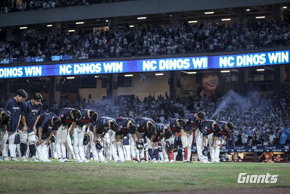 본문 이미지 - 롯데 자이언츠가 22일 열린 KBO리그 창원 NC 다이노스전에서 6-7로 졌고, 11연패 수렁에 빠졌다. &#40;롯데 자이언츠 제공&#41;