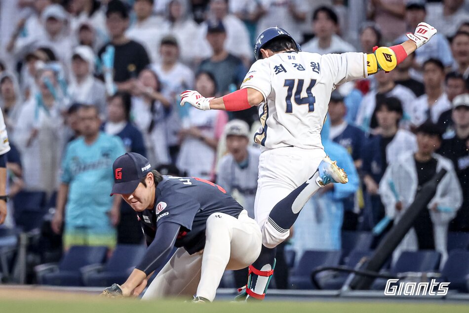 본문 이미지 - 롯데 자이언츠가 22일 열린 KBO리그 창원 NC 다이노스전에서 6-7로 졌고, 11연패 수렁에 빠졌다. &#40;롯데 자이언츠 제공&#41;