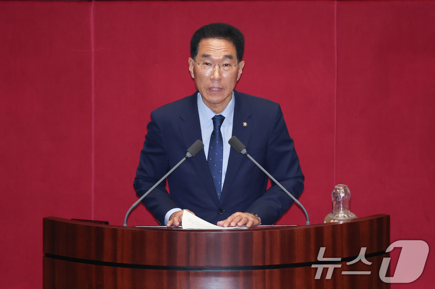 (서울=뉴스1) 안은나 기자 = 국회 환경노동위원회 김주영 더불어민주당 간사가 23일 오전 서울 여의도 국회에서 열린 제428회국회(임시회) 제2차 본회의에서 노동조합 및 노동관계 …