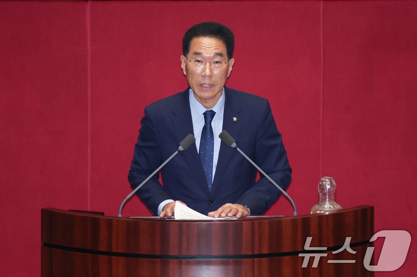 본문 이미지 - 국회 환경노동위원회 김주영 더불어민주당 간사가 23일 오전 서울 여의도 국회에서 열린 제428회 국회(임시회) 제2차 본회의에서 노동조합 및 노동관계조정법 일부개정법률안(대안) 제안설명을 하고 있다. 2025.8.23/뉴스1 ⓒ News1 안은나 기자