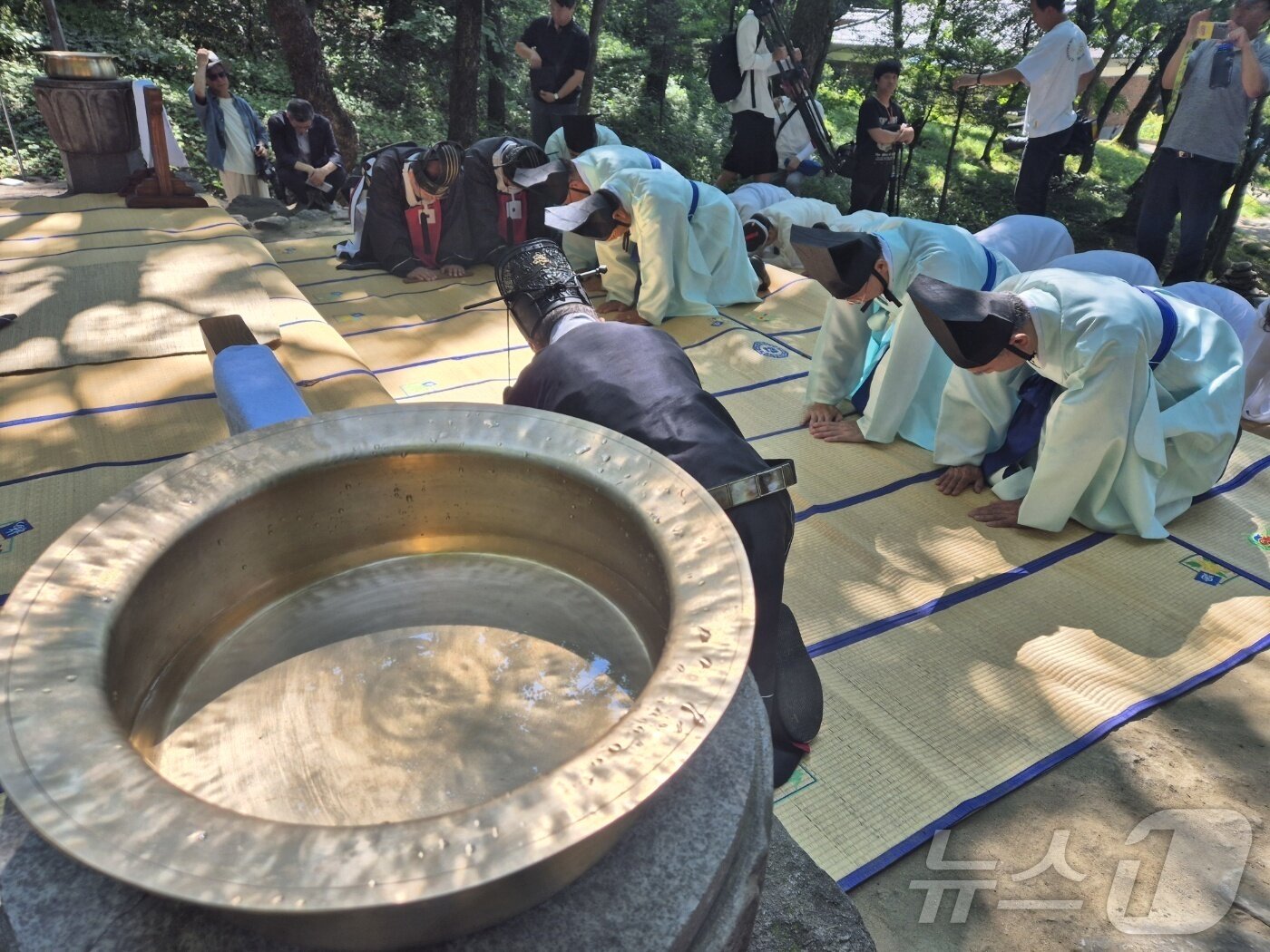 본문 이미지 - 지난 8월 23일 오전 강원 강릉 인근 평창군 대관령면 국사성황사에서 열린 기우제. ⓒ News1 윤왕근 기자