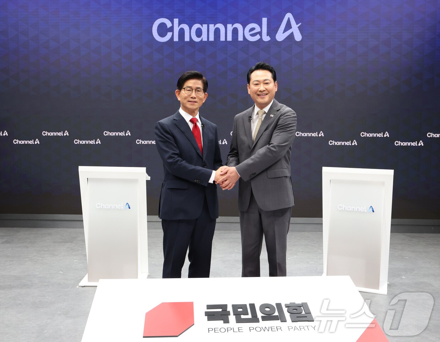 본문 이미지 - 국민의힘 당대표 선거 결선에 진출한 김문수&#40;왼쪽&#41;·장동혁 후보&#40;뉴스1DB&#41; ⓒ News1 