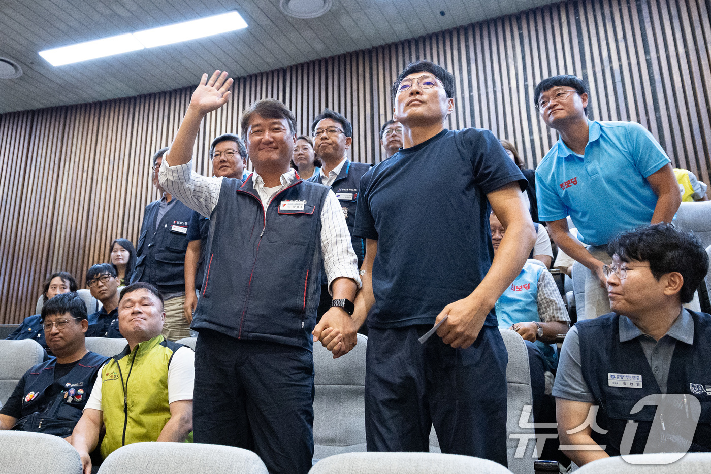 (서울=뉴스1) 유승관 기자 = 양경수 민주노총 위원장이 24일 서울 여의도 국회에서 열린 제428회 국회(임시회) 제2차 본회의에서 전국금속노조 유최안 거제통영고성 조선하청지회 …