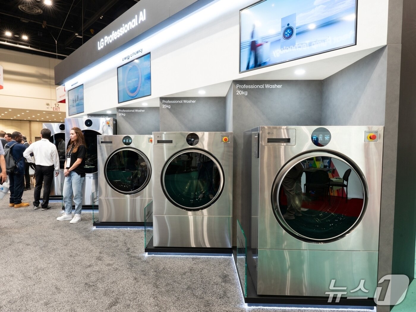 LG Electronics is exhibiting its lineup of large-capacity commercial laundry appliances, LG Professional, at Clean Show 2025, North America&#39;s largest laundry and textile care industry exhibition, held in Orlando, U.S., for four days from August 23 / Provided by LG Electronics