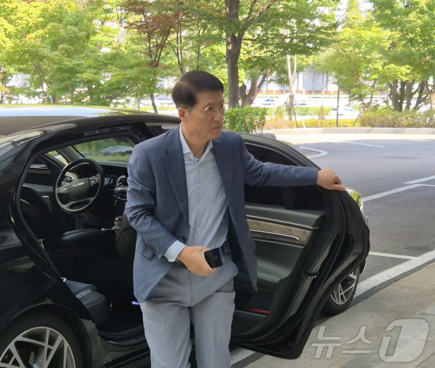 본문 이미지 - 오세철 삼성물산 건설부문 대표이사 사장이 24일 한미정상회담 경제사절단 동행을 위해 서울 김포비즈니스항공센터&#40;SGBAC&#41;에 도착, 출국장으로 향하고 있다. 2025.8.24 ⓒ News1 최동현 기자